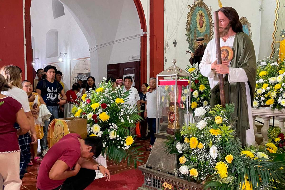 Durante el día se observó gran cantidad de visitantes proveniente de varios municipios del Decanato Norte del estado, niños, jóvenes, adultos, quienes acudieron con fe a admirar las reliquias de San Judas Tadeo.