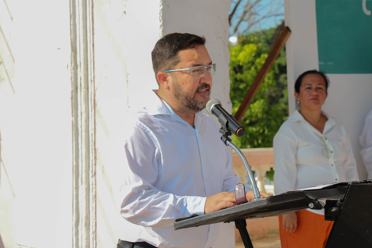 Durante la ceremonia, autoridades militares y civiles realizaron el sello simbólico de tres cartillas de identidad del S.M.N., marcándolas con la "bola negra", y posteriormente firmaron el acta constitutiva del evento.