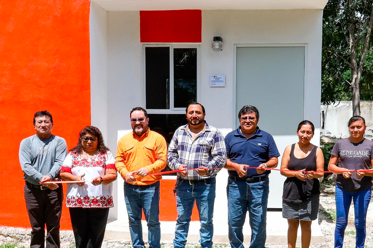 Los beneficiarios recibieron con alegría las llaves de sus nuevos cuartos dormitorios, expresando su gratitud por el compromiso del edil de mejorar la calidad de vida.